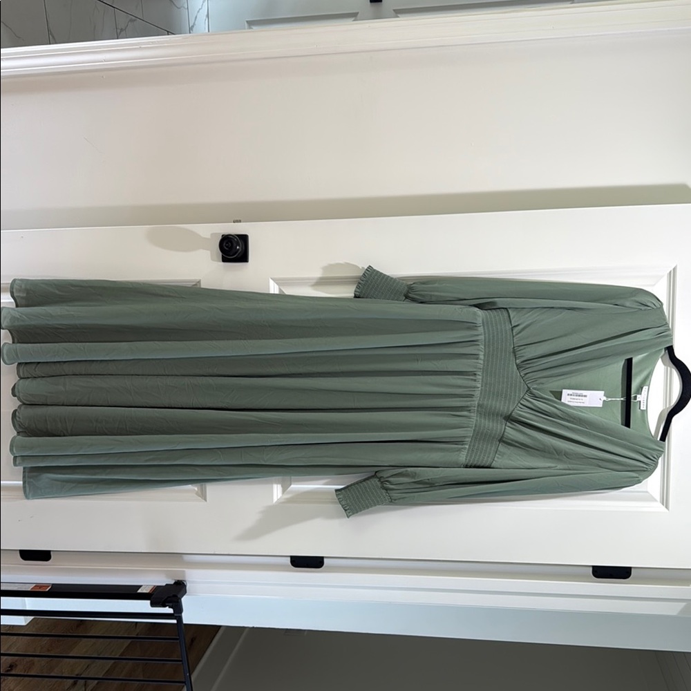 Baltic Born Green V-Neck Dolman Sleeve Gown